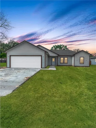 $345,000 | 408 North Wrangler Street, Franklin, TX 77856