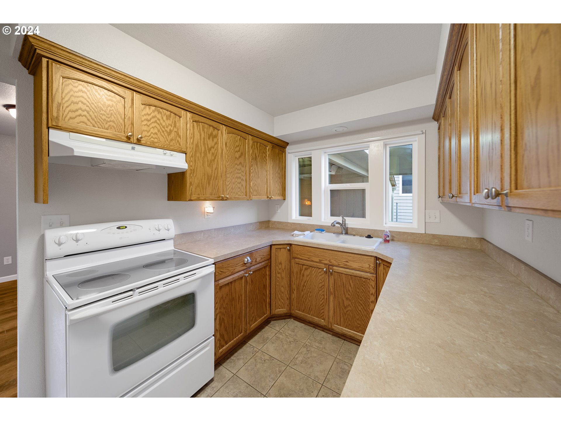 678 West Alder Place Reedsport, OR 97467 - Photo 11 of 29 Gallery Image 11