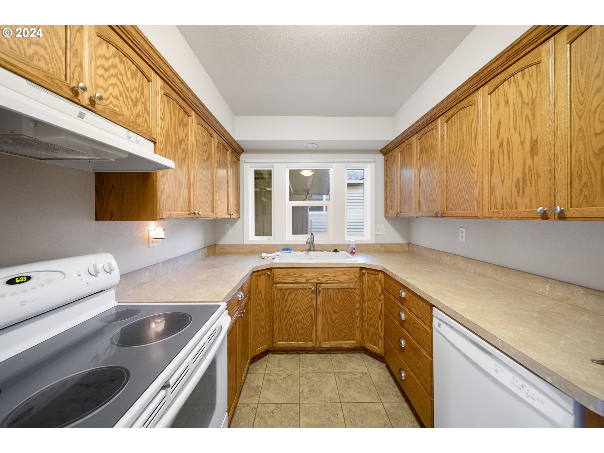678 West Alder Place Reedsport, OR 97467 - Photo 10 of 29 Gallery Image 10