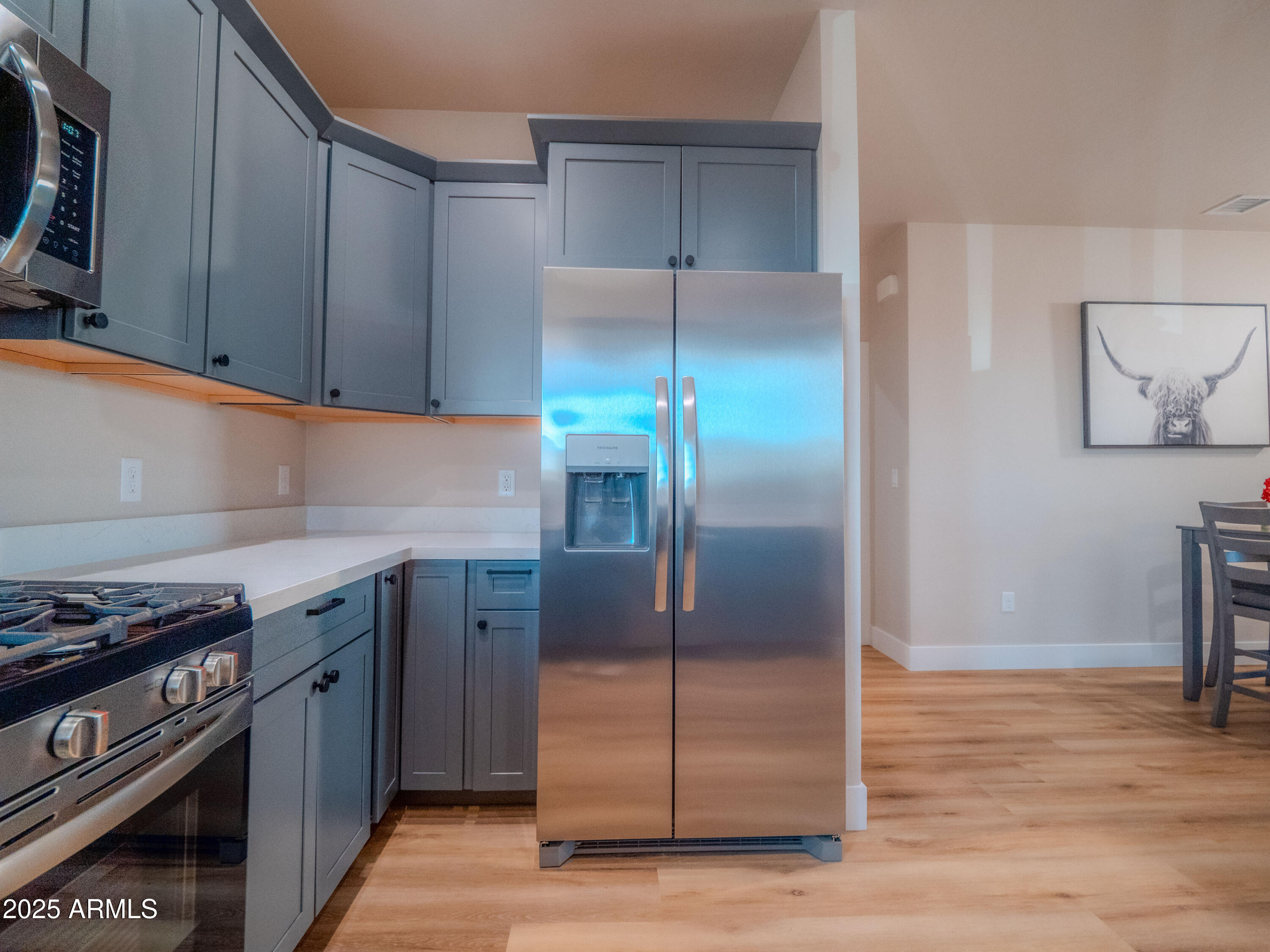 941 South Ridgeway Place Show Low, AZ 85901 - Photo 12 of 67 a kitchen with granite countertop a refrigerator and a stove top oven
