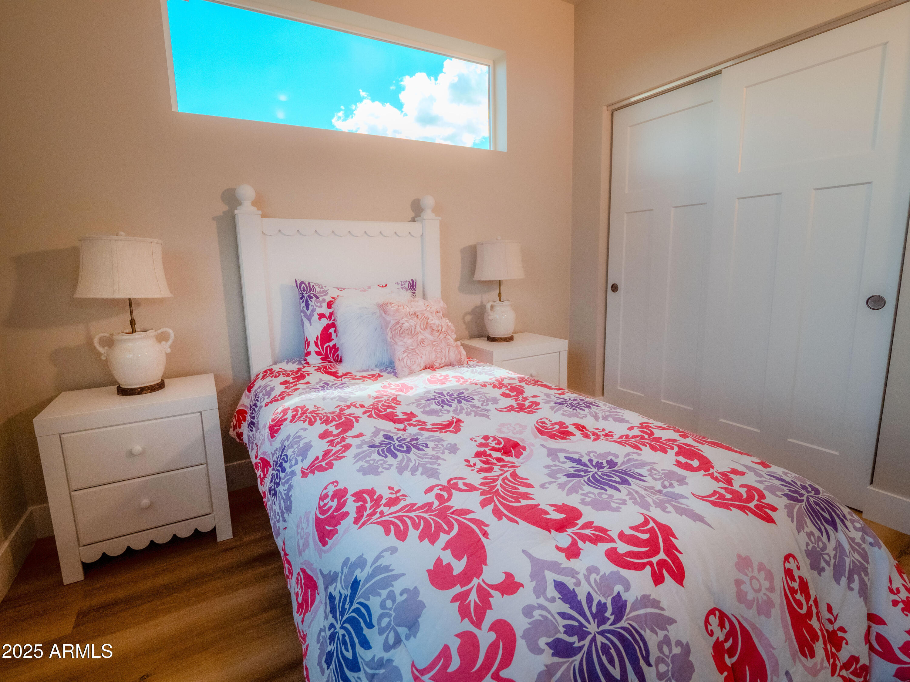 941 South Ridgeway Place Show Low, AZ 85901 - Photo 18 of 67 a bedroom with a bed and a lamp