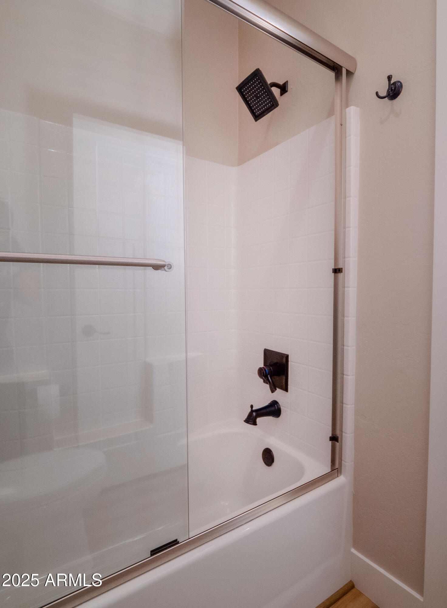 941 South Ridgeway Place Show Low, AZ 85901 - Photo 19 of 67 a bathroom with a shower and a bathtub