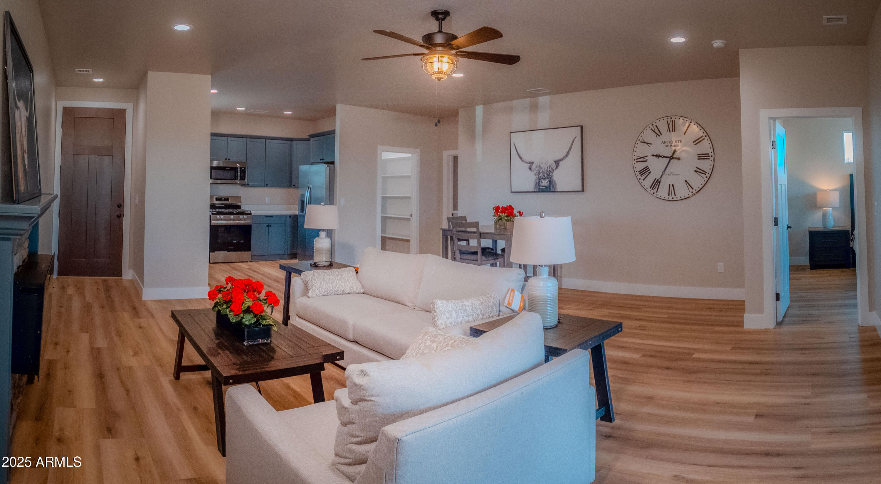 941 South Ridgeway Place Show Low, AZ 85901 - Photo 4 of 67 a living room with furniture and wooden floor
