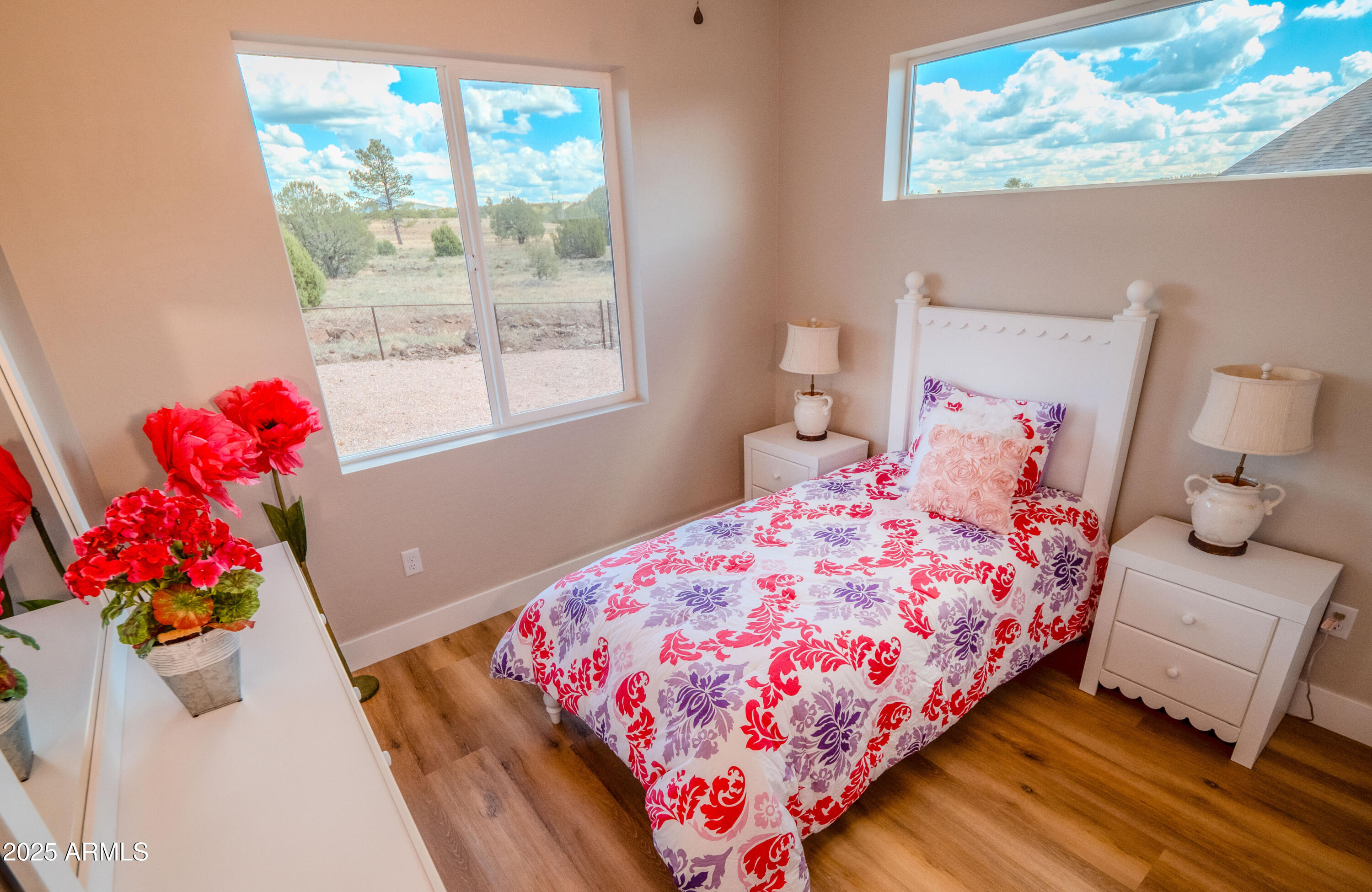 941 South Ridgeway Place Show Low, AZ 85901 - Photo 47 of 67 a bedroom with bed and a window
