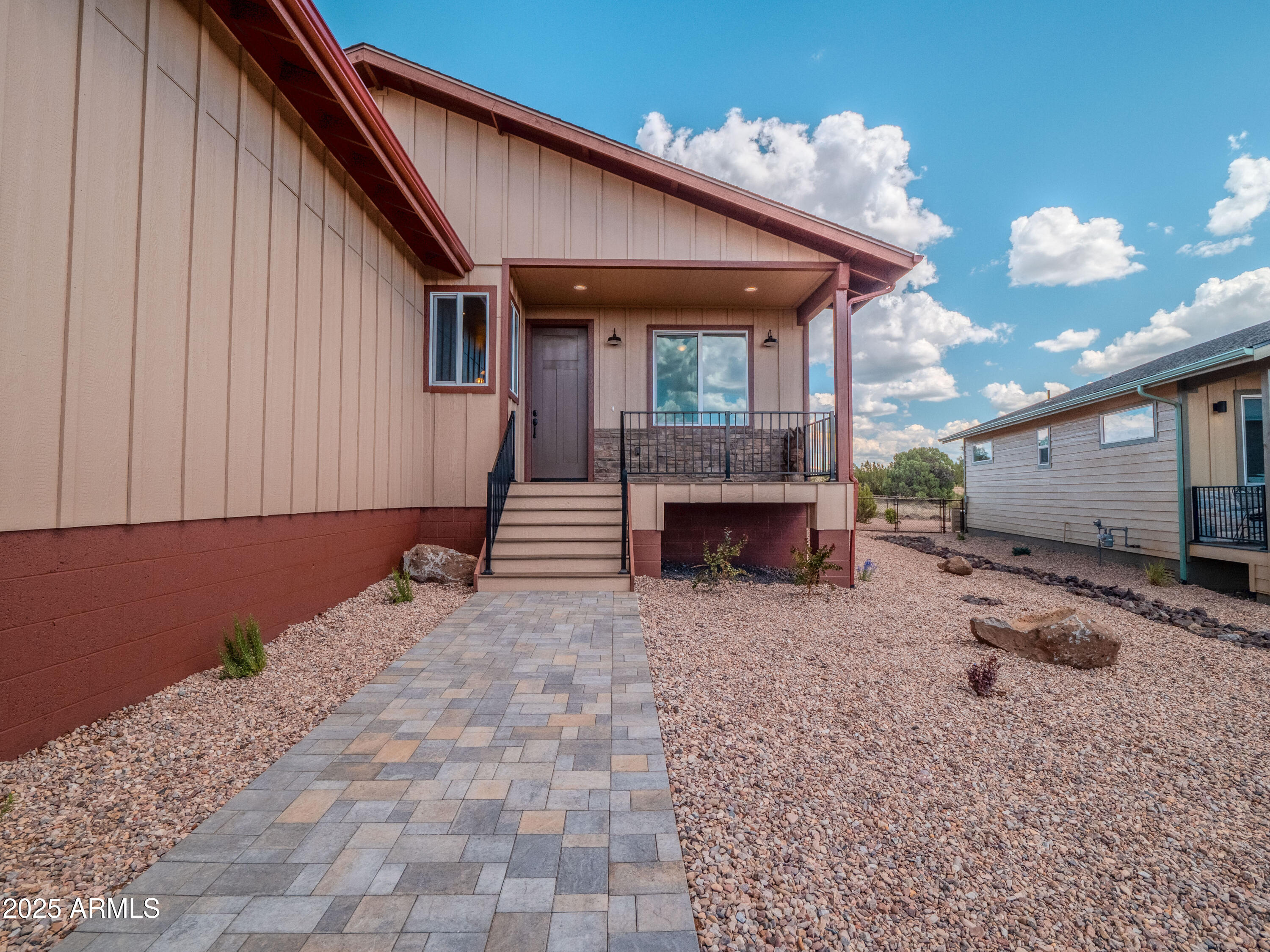 941 South Ridgeway Place Show Low, AZ 85901 - Photo 49 of 67 a view of a house with a patio