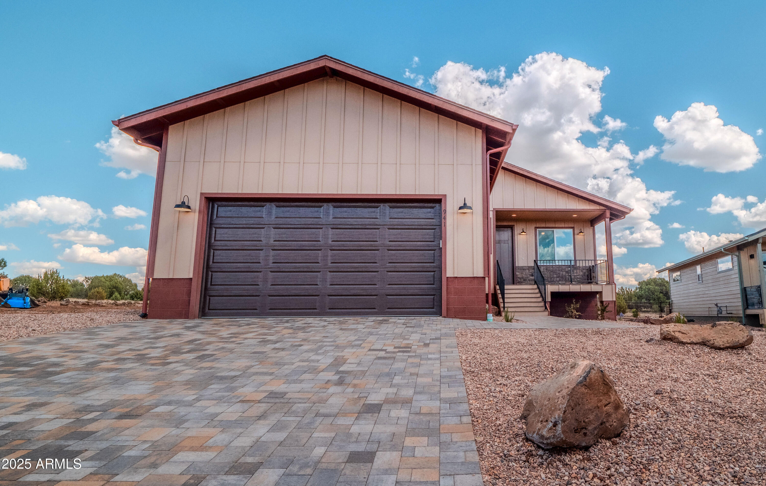 941 South Ridgeway Place Show Low, AZ 85901 - Photo 50 of 67 a front view of a house with a yard