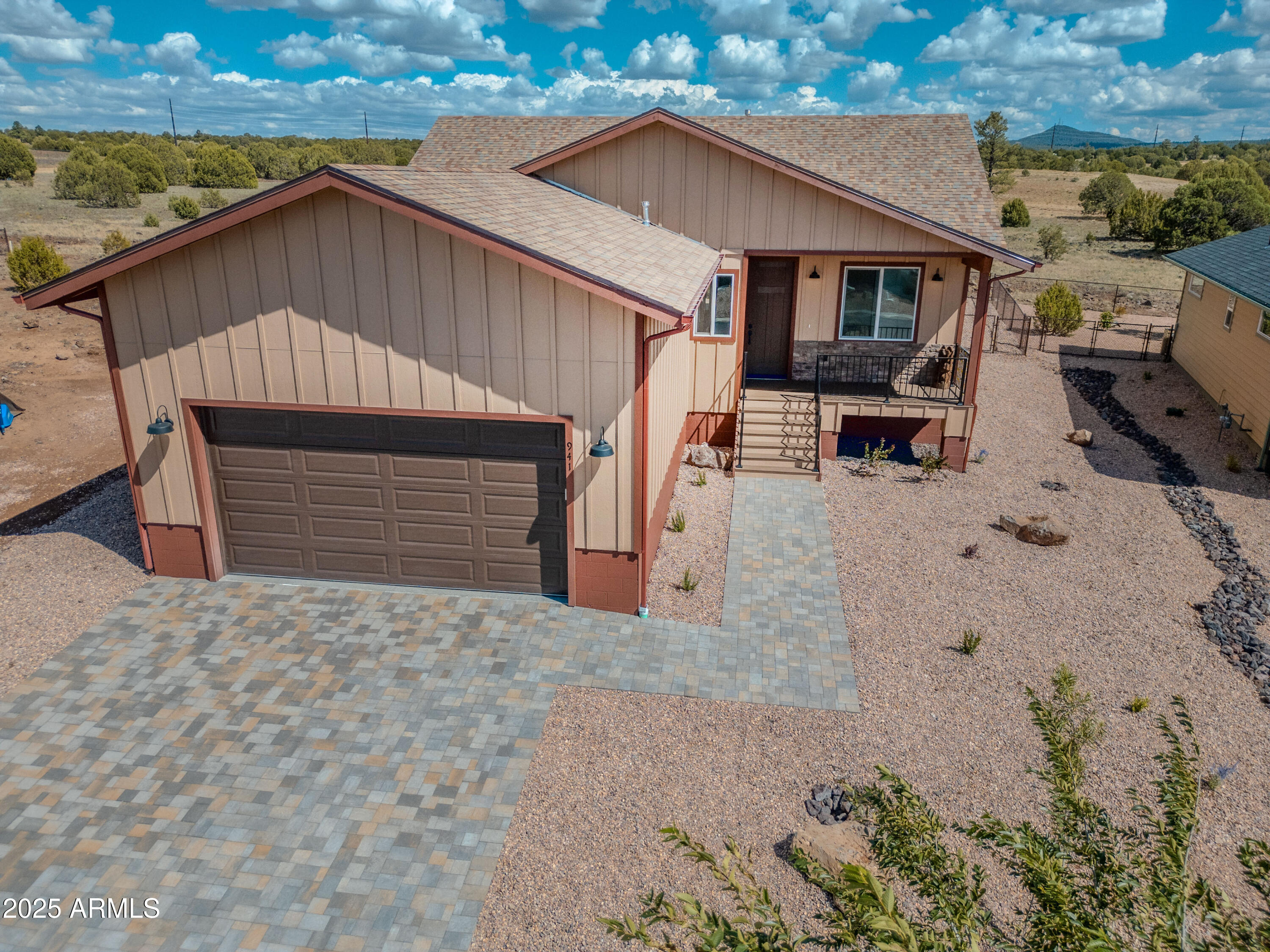 941 South Ridgeway Place Show Low, AZ 85901 - Photo 52 of 67 a front view of a house with a yard