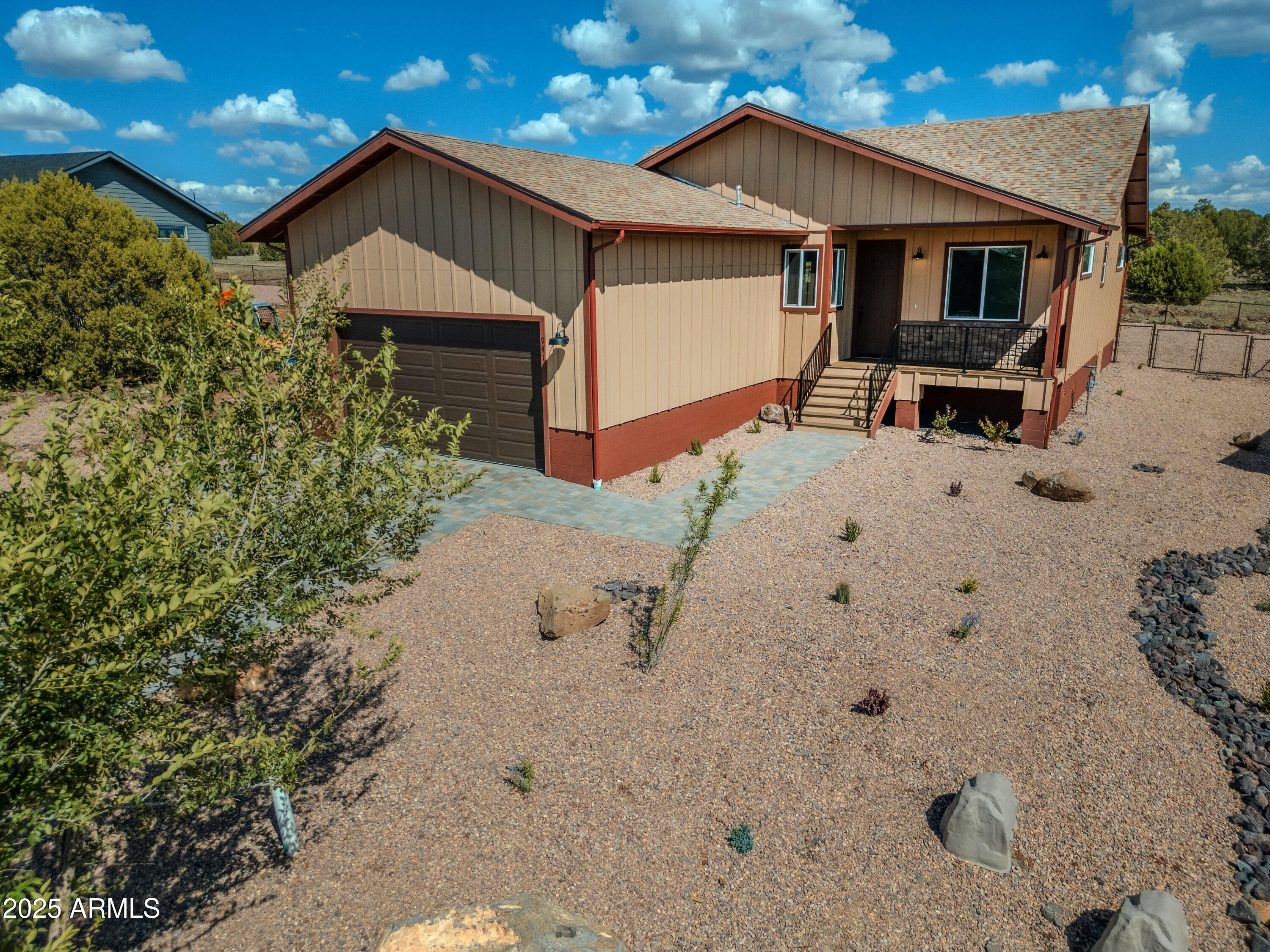 941 South Ridgeway Place Show Low, AZ 85901 - Photo 58 of 67 a front view of a house with yard