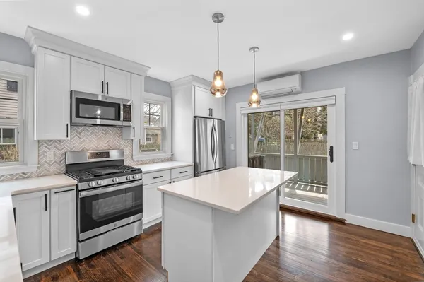 $3,300 | 41 Abbott Street, Unit 1, Beverly, MA 01915