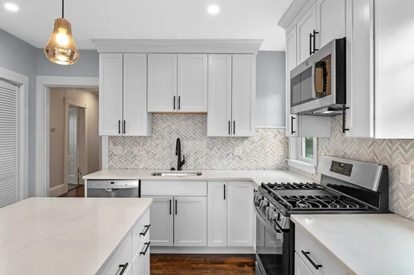 $3,300 | 41 Abbott Street, Unit 1, Beverly, MA 01915