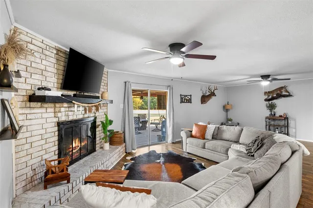 $320,000 | 205 Country Lane, Malakoff, TX 75148