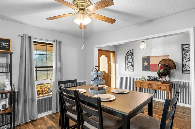 $320,000 | 205 Country Lane, Malakoff, TX 75148