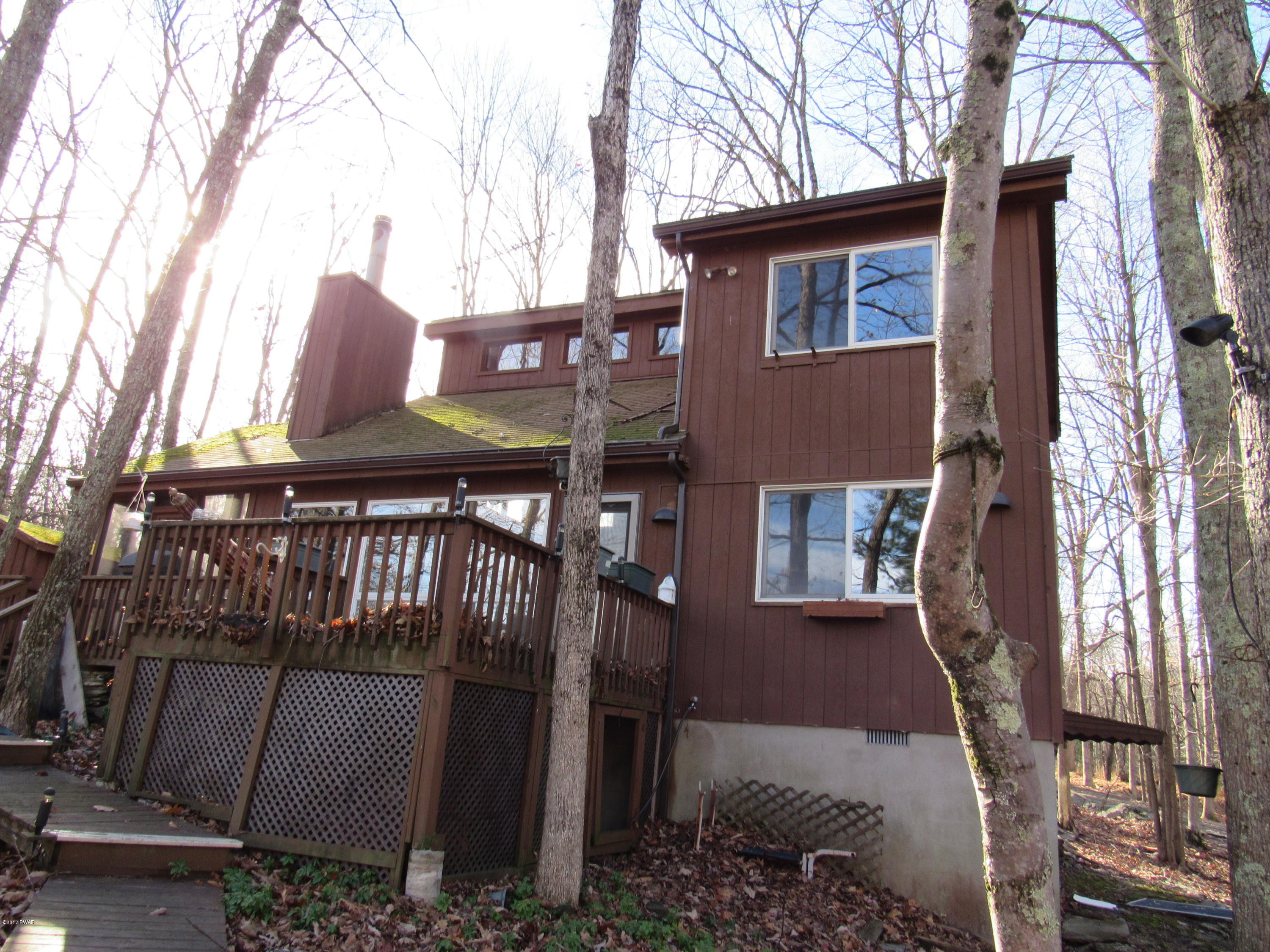 110 Lewis Road Milford, PA 18337 - Photo 2 of 11 FACING LAKE