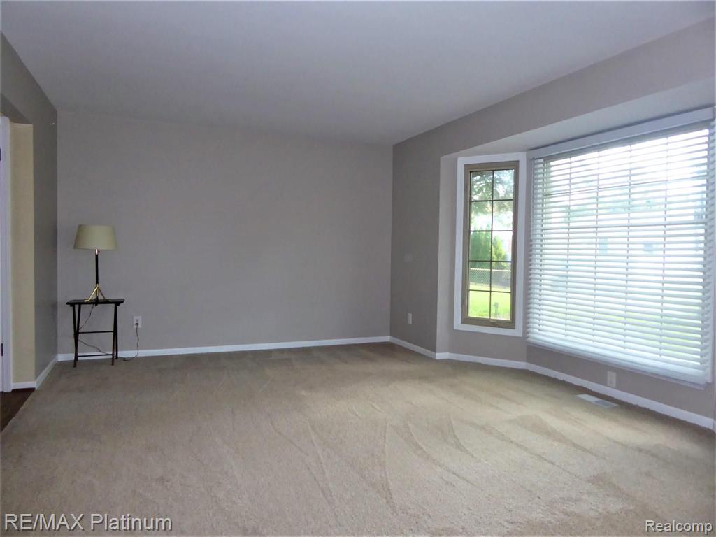 18678 Gill Road Livonia, MI 48152 - Photo 3 of 15