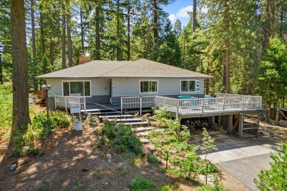 2209 Davis Place Road Mount Shasta, CA 96067 - Photo 1 of 29 Gallery Image 1