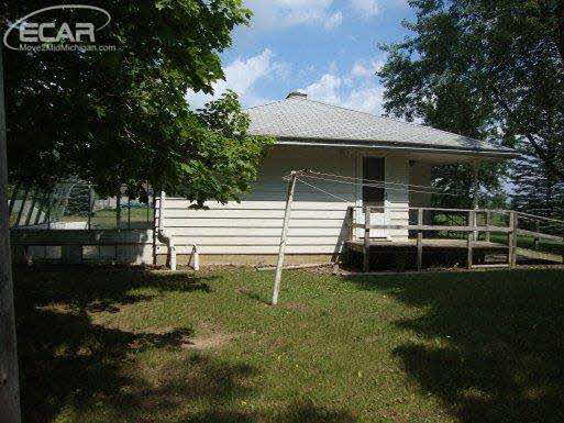 4320 South Duffield Road Lennon, MI 48449 - Photo 5 of 18 21222974-4.JPG