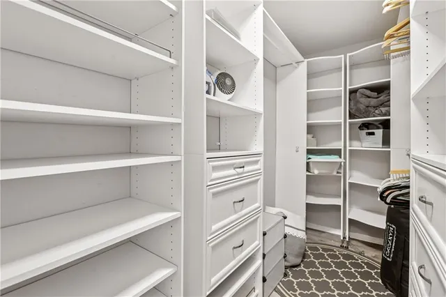 a view of a house with backyard and garden