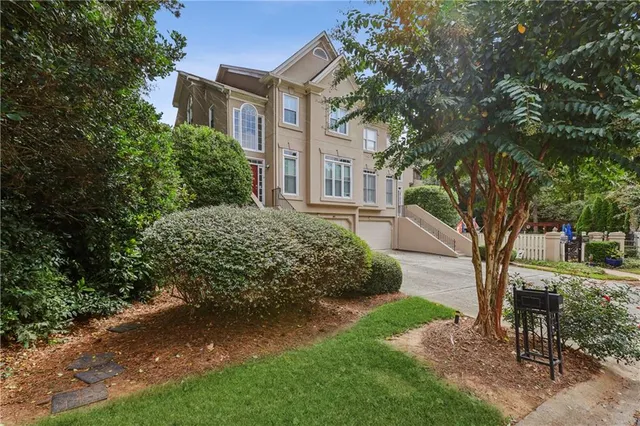 a view of a house with entertaining space