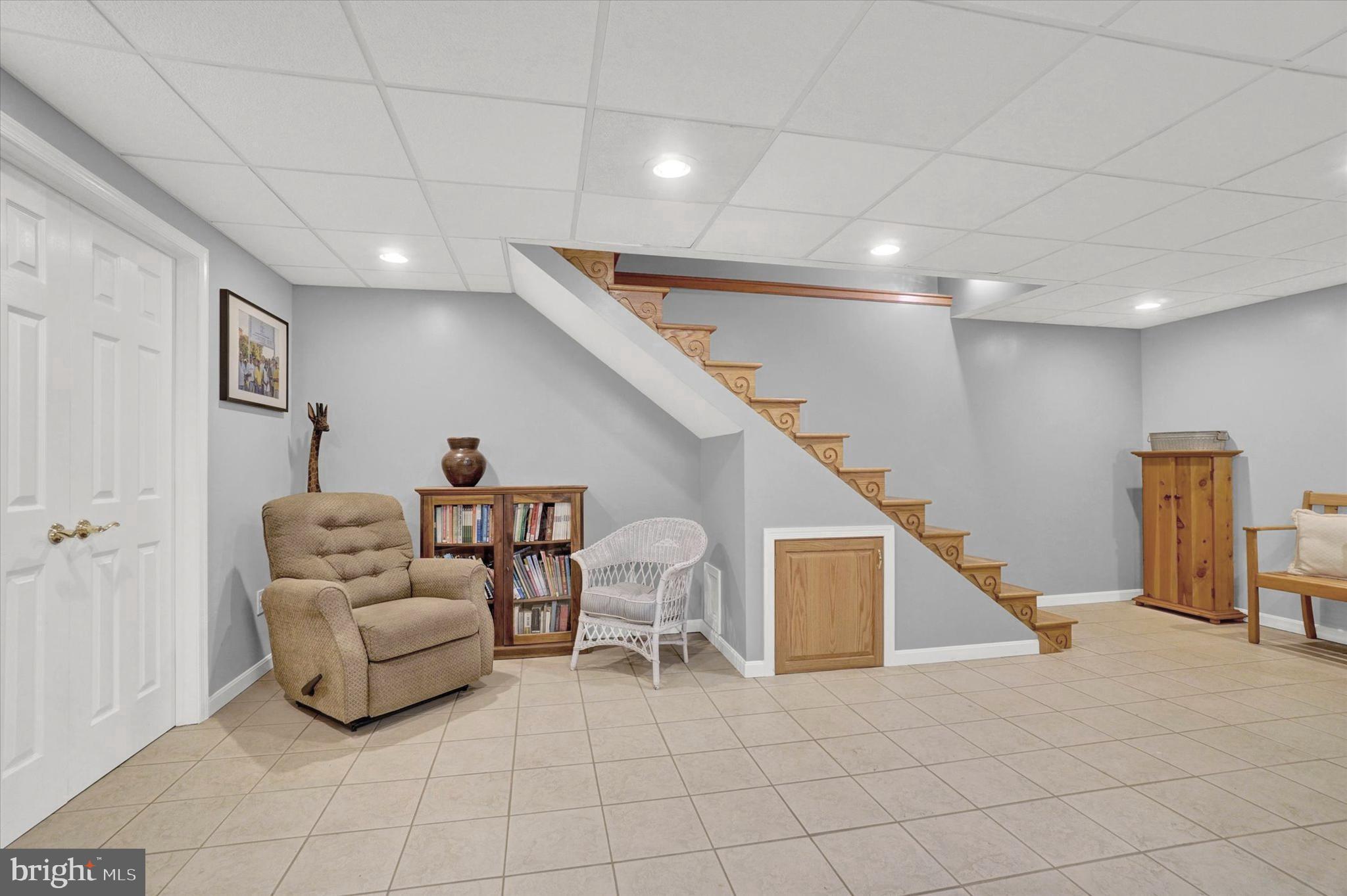 669 Woodburne Road Lewisberry, PA 17339 - Photo 24 of 44 a living room with furniture