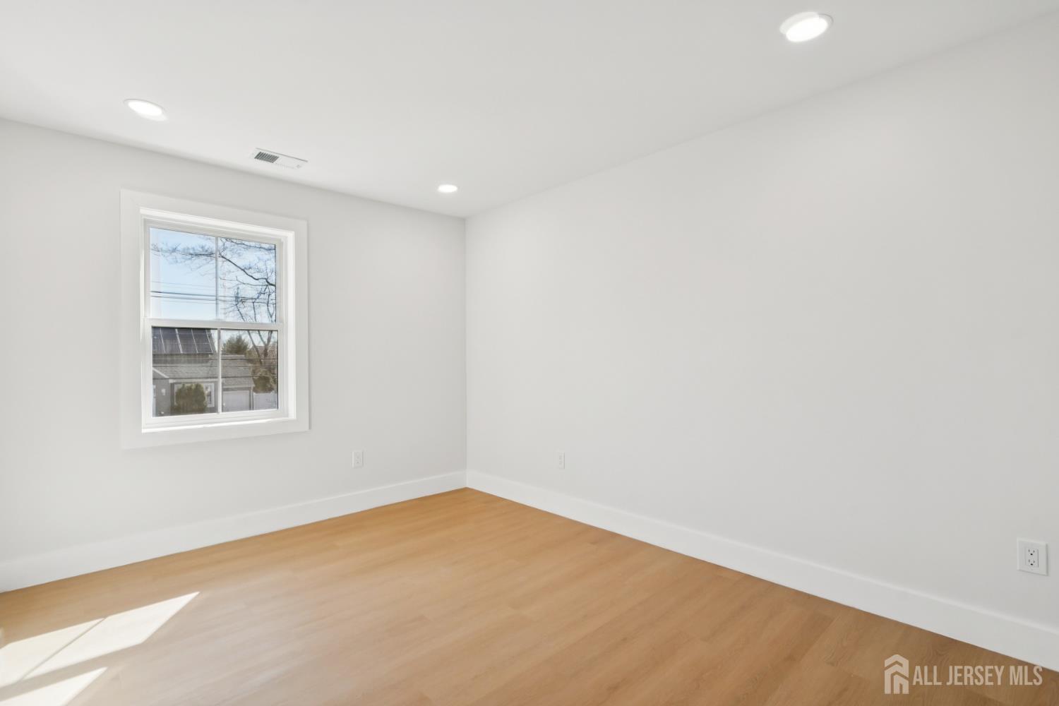 662 Summit Road Union, NJ 07083 - Photo 8 of 33