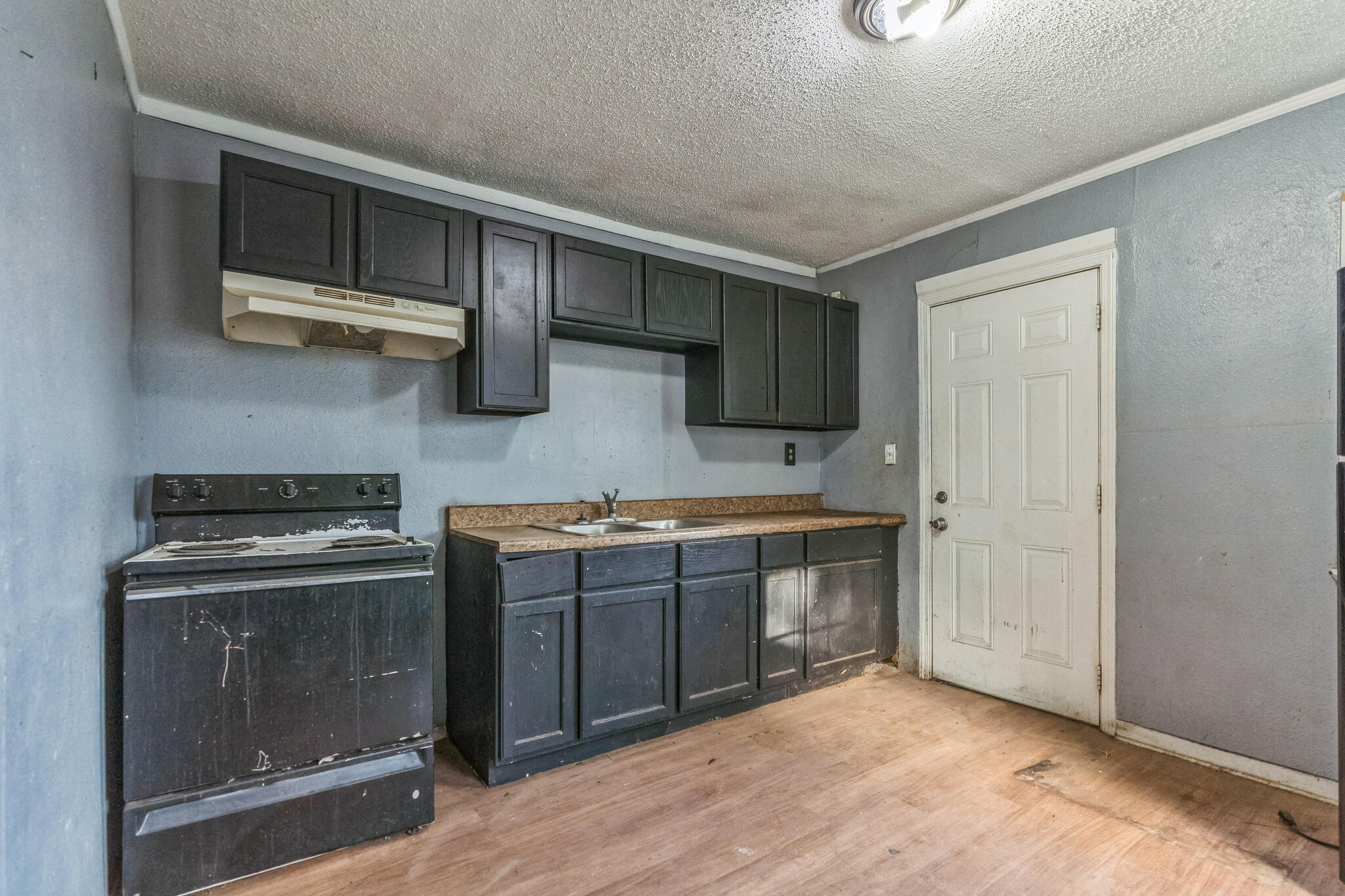 2203 2nd Place Lubbock, TX 79415 - Photo 8 of 17 05_2203_2nd_Pl_Lubbock_TX_79415_USA-Kitc