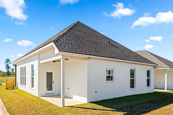 a view of house with backyard
