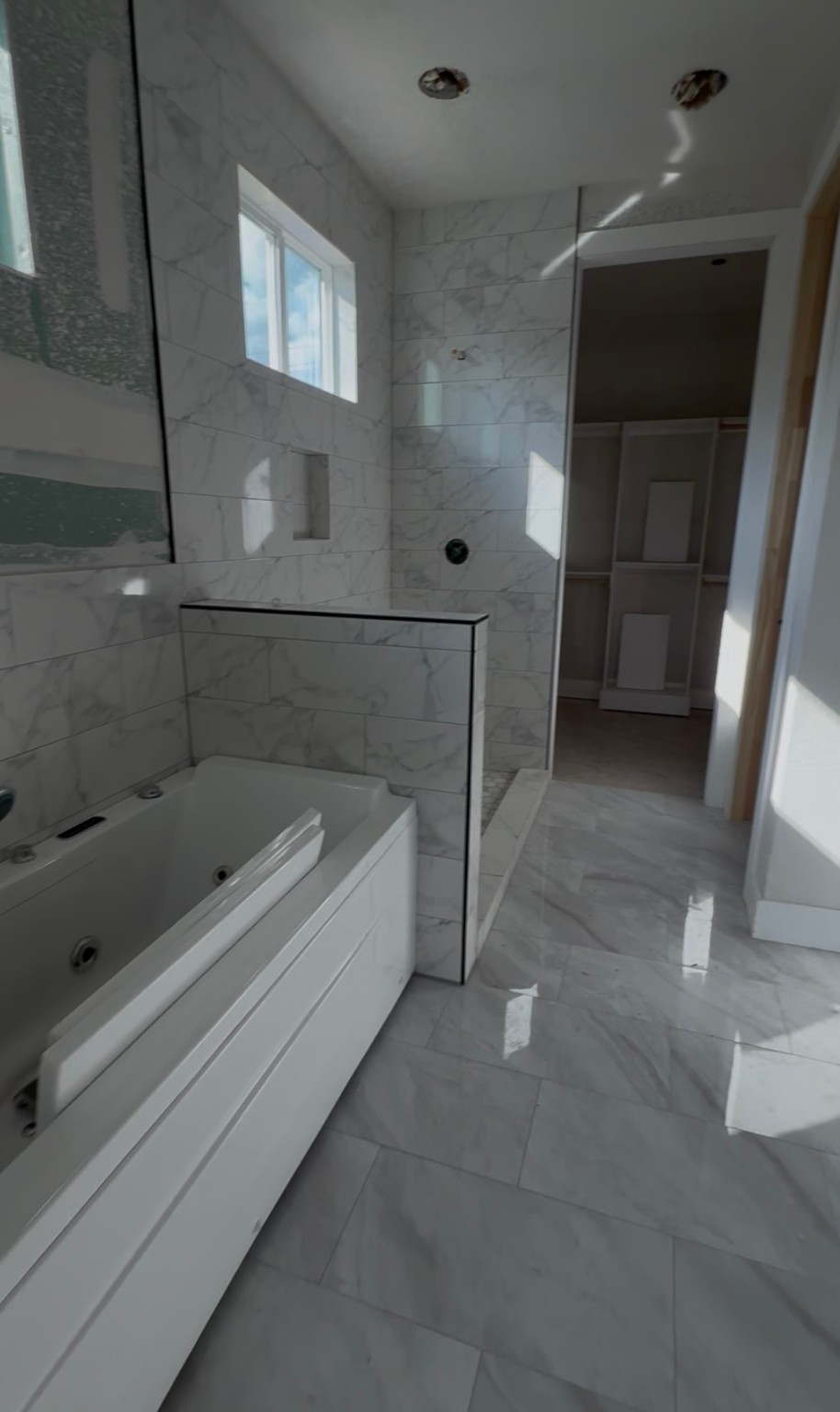 6808 Ralston Street, Unit A Houston, TX 77016 - Photo 3 of 7 a bathroom with a bathtub