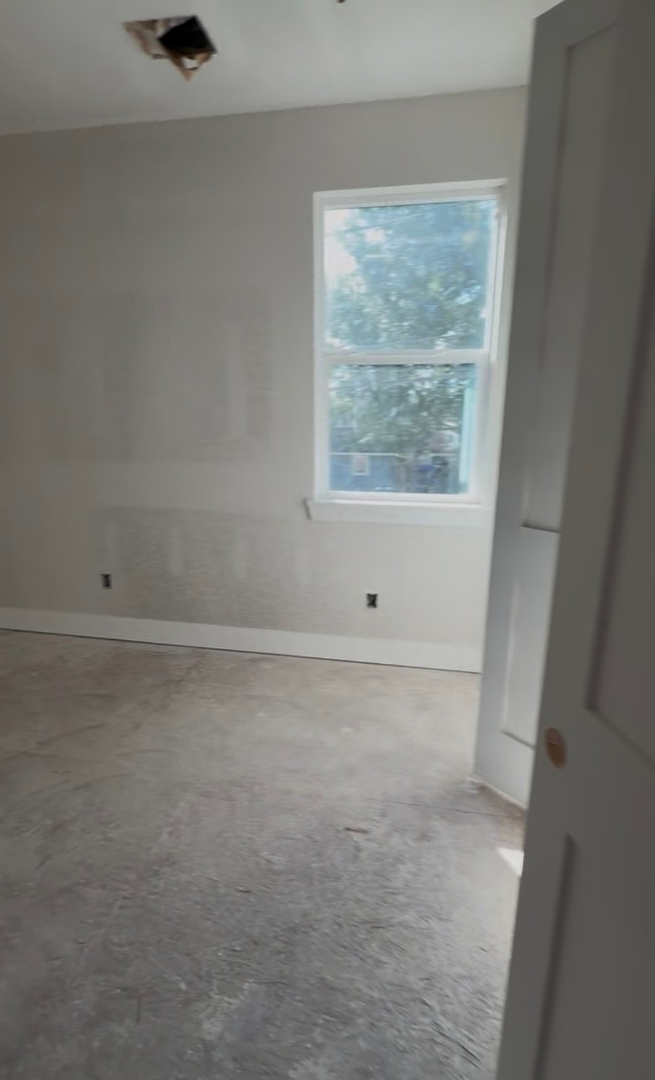 6808 Ralston Street, Unit A Houston, TX 77016 - Photo 5 of 7 an empty room with a window