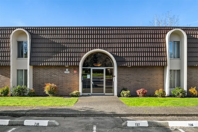 $398,000 | 11008 Northeast 68th Street, Unit 716, Kirkland, WA 98033