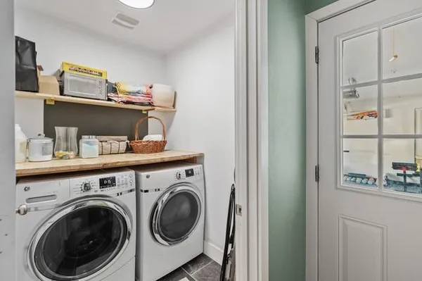 a view of kitchen utility room with washer and dryer