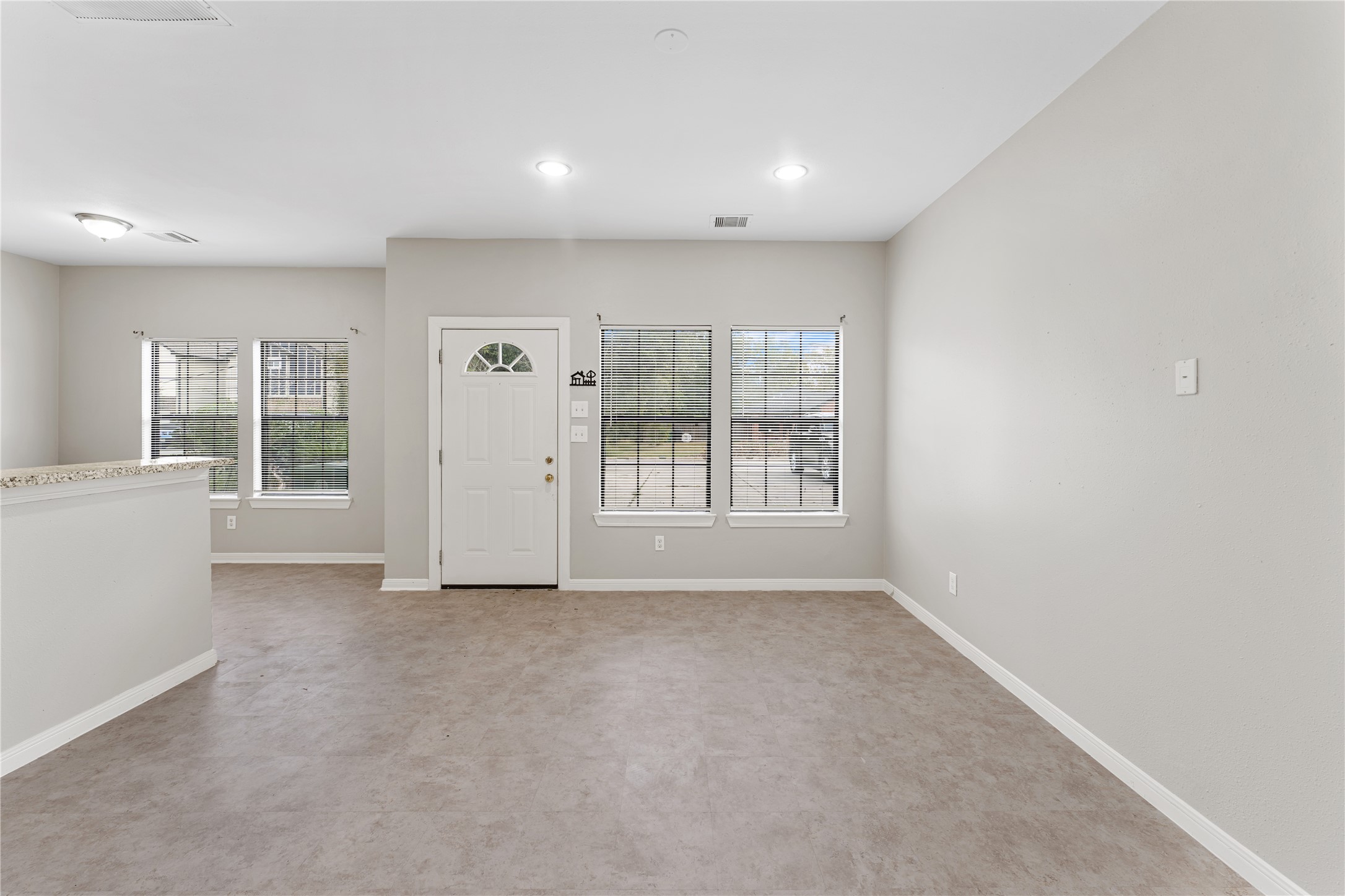 9610 Buffum Street, Unit B Houston, TX 77051 - Photo 12 of 25 an empty room with windows and closet