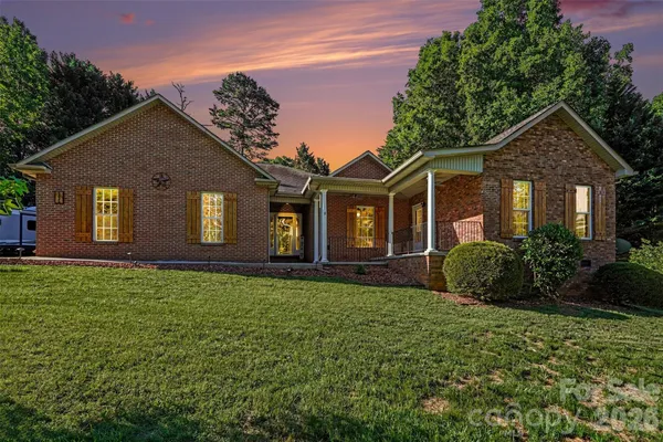 $525,000 | 6826 Teal Drive, Denver, NC 28037
