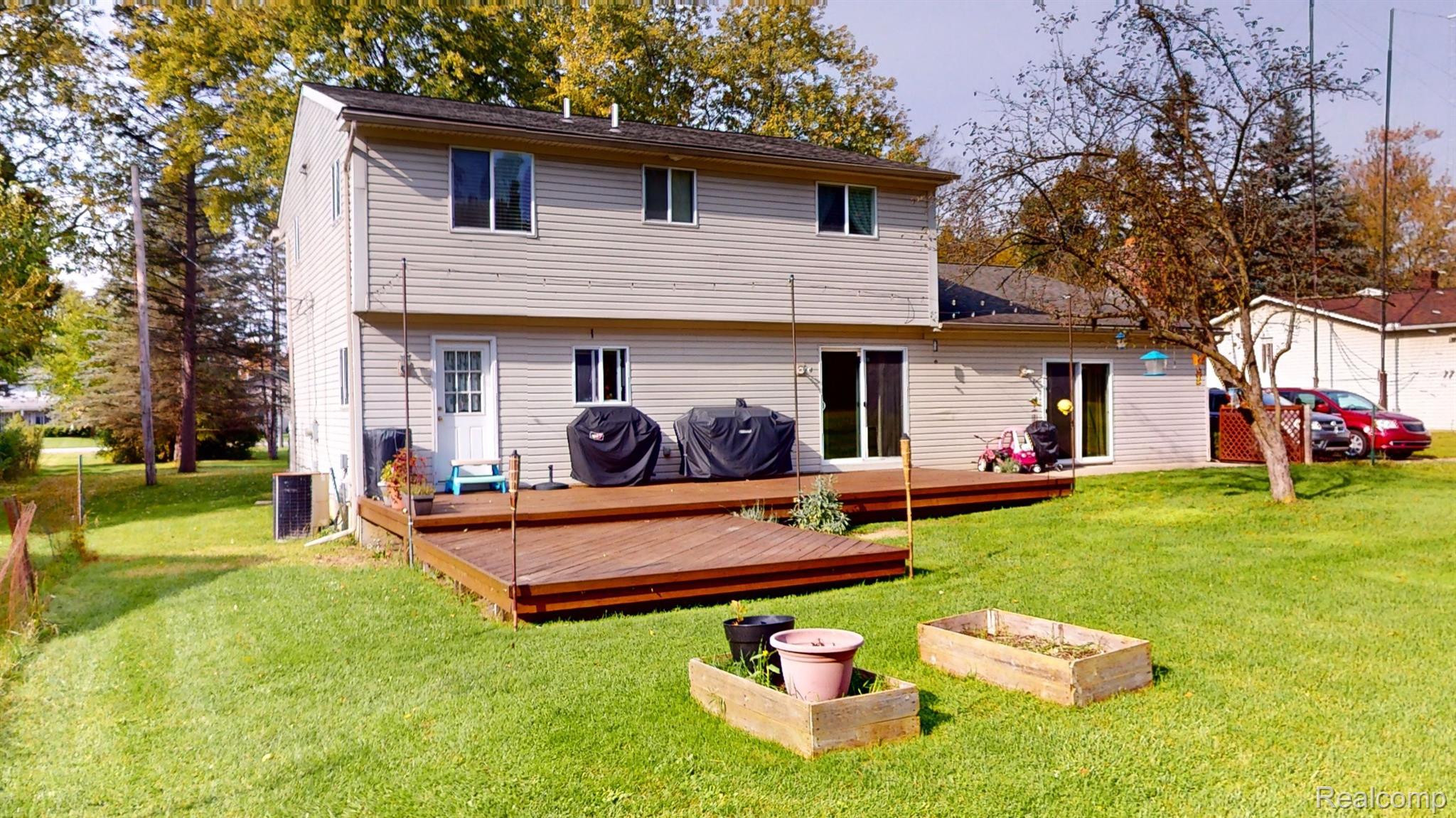6175 Clarkston Road Clarkston, MI 48346 - Photo 6 of 20 Back and side