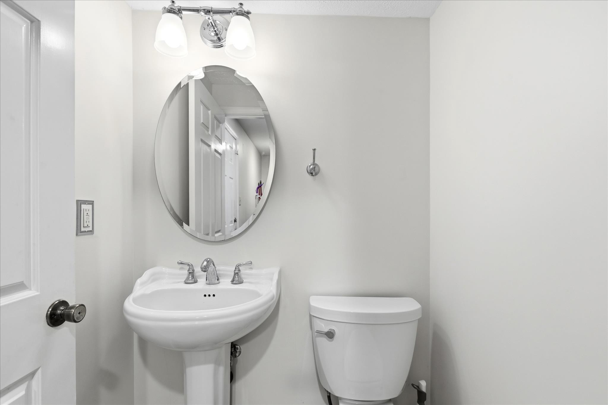 21917 Foxlair Road Gaithersburg, MD 20882 - Photo 16 of 49 main level half bathroom