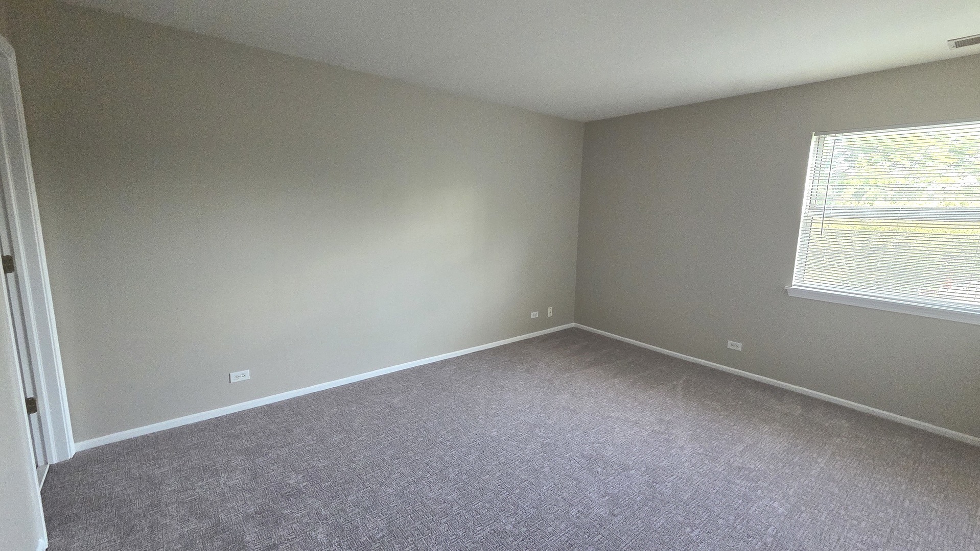67 Beechmont Court, Unit W2 Schaumburg, IL 60193 - Photo 11 of 15 an empty room with a window