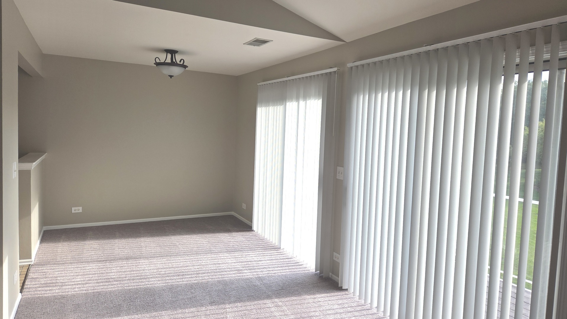67 Beechmont Court, Unit W2 Schaumburg, IL 60193 - Photo 4 of 15 a view of an empty room with a window