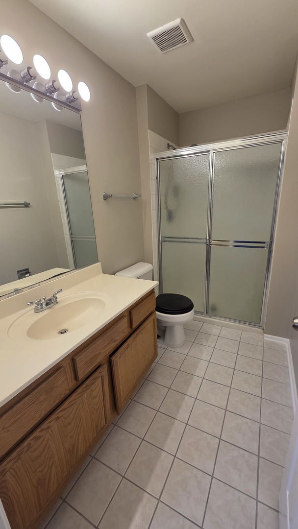 67 Beechmont Court, Unit W2 Schaumburg, IL 60193 - Photo 10 of 15 a spacious bathroom with a double vanity sink a mirror and shower