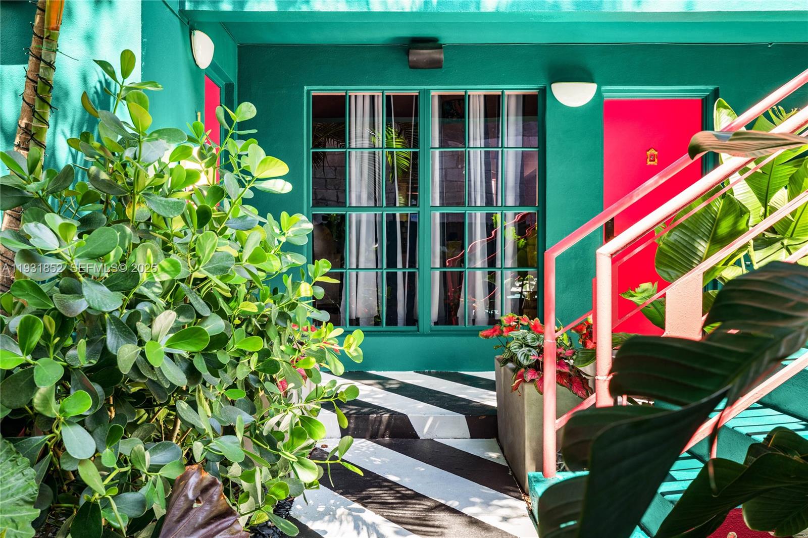 1007 Southeast 2nd Court, Unit 4 Fort Lauderdale, FL 33301 - Photo 2 of 15 a view of swings room