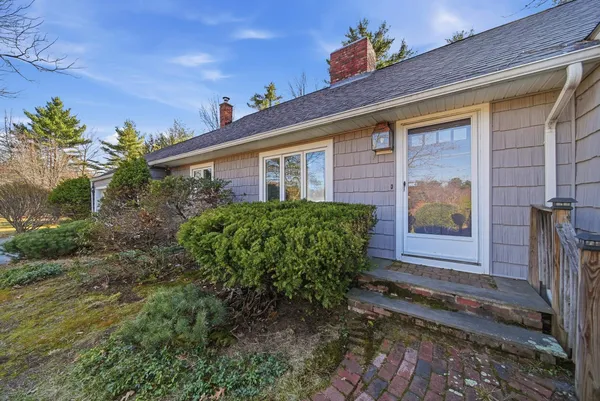 $649,000 | 6 Mill Road, Kingston, NH 03848
