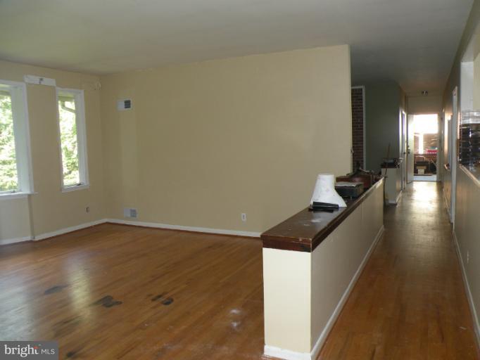 8720 Briarcroft Lane Laurel, MD 20708 - Photo 15 of 30 Family Room w/view of center hall