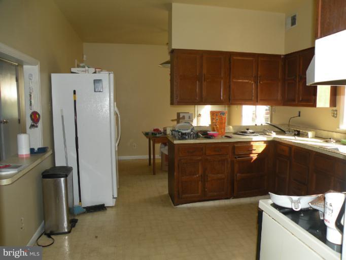 8720 Briarcroft Lane Laurel, MD 20708 - Photo 6 of 30 Kitchen