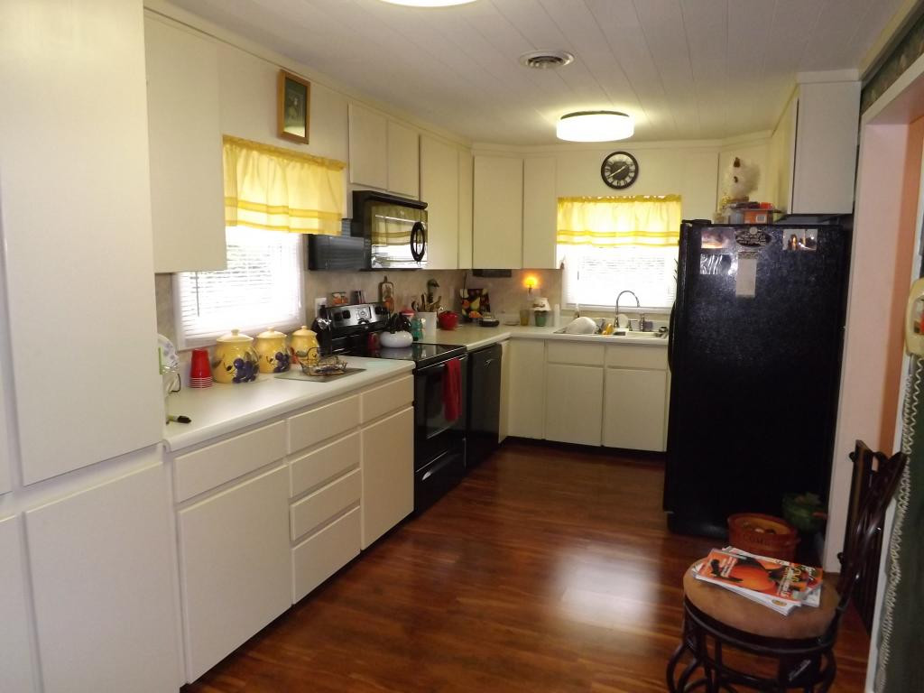 436 Shell Creek Road Roan Mountain, TN 37687 - Photo 11 of 24 Photo 11