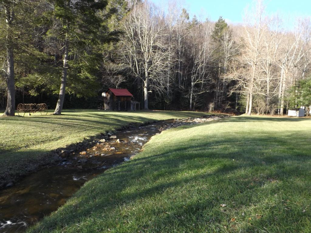 436 Shell Creek Road Roan Mountain, TN 37687 - Photo 4 of 24 Photo 4