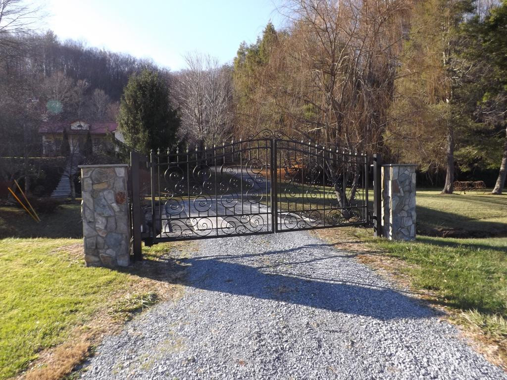 436 Shell Creek Road Roan Mountain, TN 37687 - Photo 5 of 24 Photo 5
