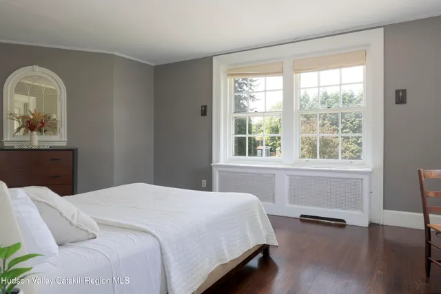 a view of a livingroom with furniture and windows
