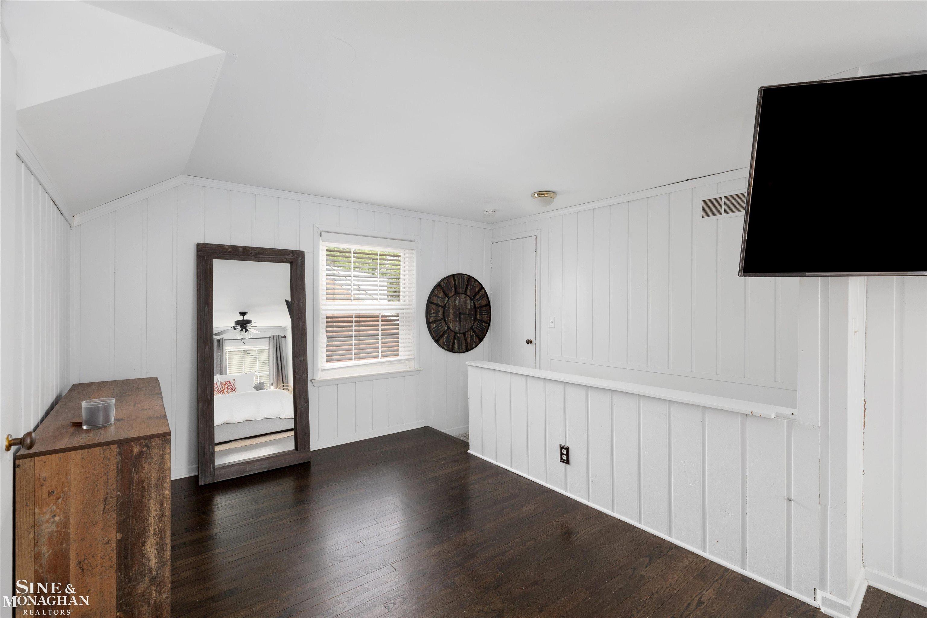 1576 Roslyn Road Grosse Pointe, MI 48236 - Photo 17 of 27