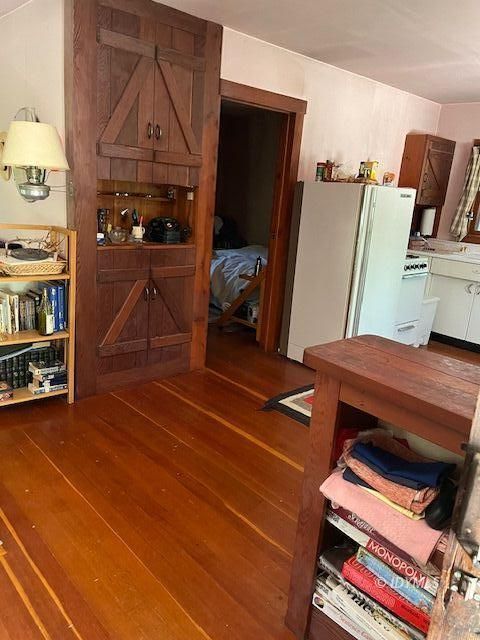 53140 4s02 Idyllwild, CA 92549 - Photo 5 of 6 a room with furniture and gym equipment