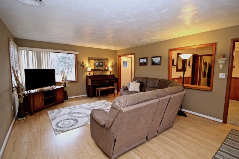 980 Falkirk Road Alma, MI 48801 - Photo 8 of 42 1870367-7.JPG
