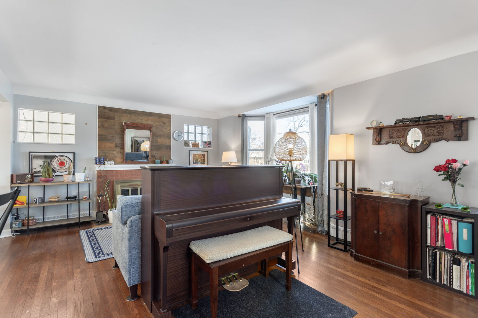 8334 Harding Avenue Skokie, IL 60076 - Photo 12 of 31