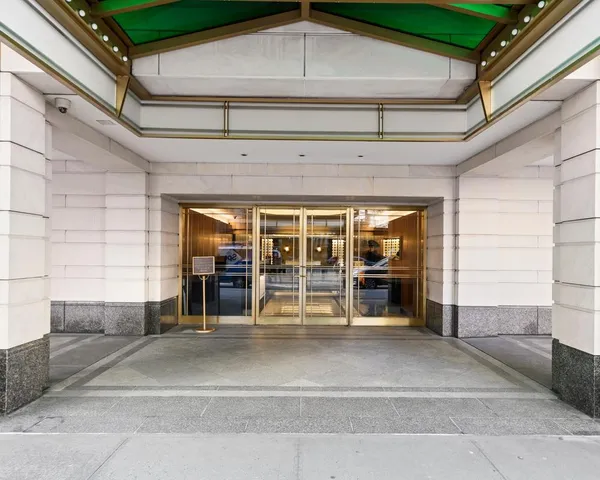 $999,000 | 360 East 72nd Street, Unit C2205 | Lenox Hill